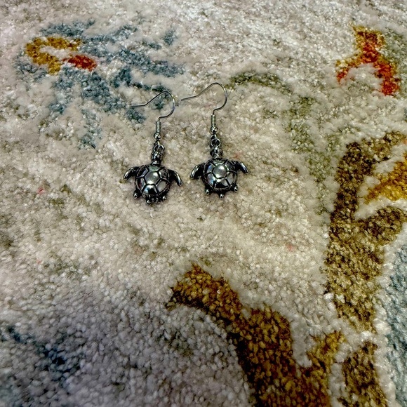 Handmade Silver Turtle Dangle Earrings - Picture 5 of 5